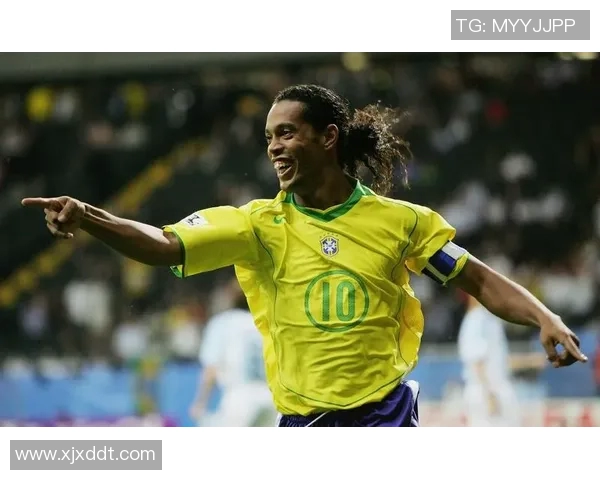 足球明星小罗与妻子携手共度甜蜜时光展现幸福生活的点滴瞬间 足球明星小罗与妻子携手共度甜蜜时光展现幸福生活的点滴瞬间