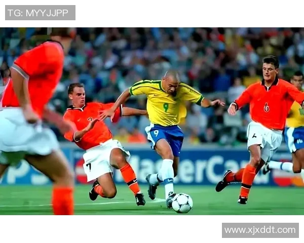 巴西足球传奇朗拿度的辉煌生涯与对足球的深远影响